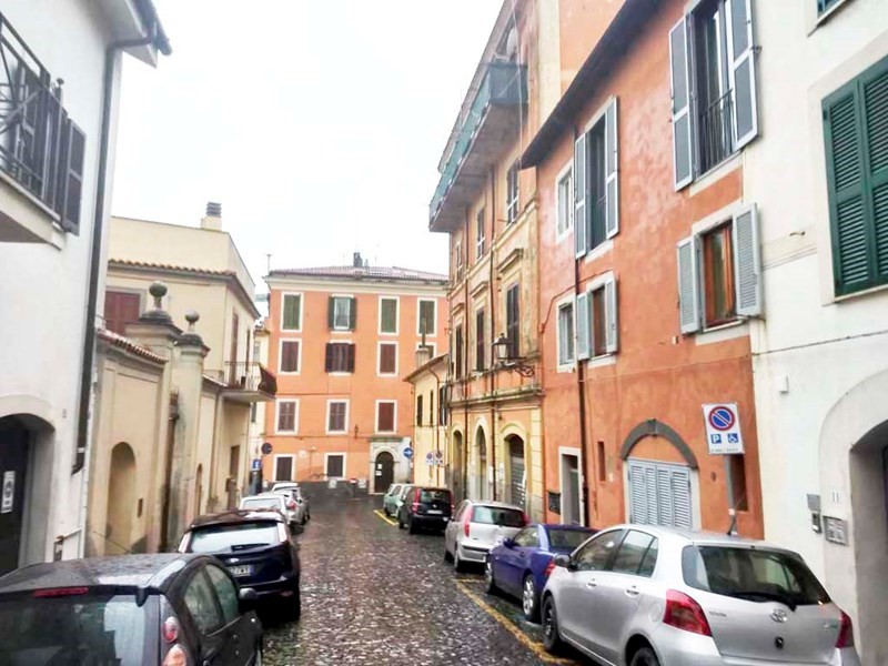Quadrilocale in Vendita a Albano Laziale, zona CENTRO STORICO, 179'000€, 100 m²