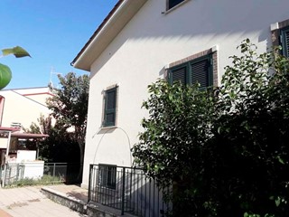 Villa in Vendita a Roma, zona GIARDINI DI CORCOLLE, 218'000€, 180 m²