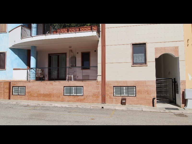 Trilocale in Vendita a Sammichele di Bari, zona centrale, 140'000€, 100 m², arredato