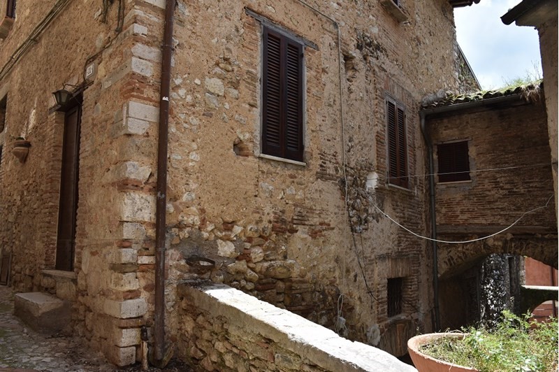 Appartamento in Vendita a Contigliano, zona CENTRO STORICO, 14'000€, 100 m², arredato