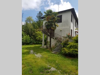 Villa in Vendita a Ozzano Monferrato, zona Località Solito 18, 165'000€, 200 m²