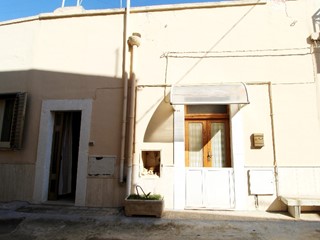 Casa Indipendente in Vendita a Turi, zona via Rutigliano, 70'000€, 90 m²