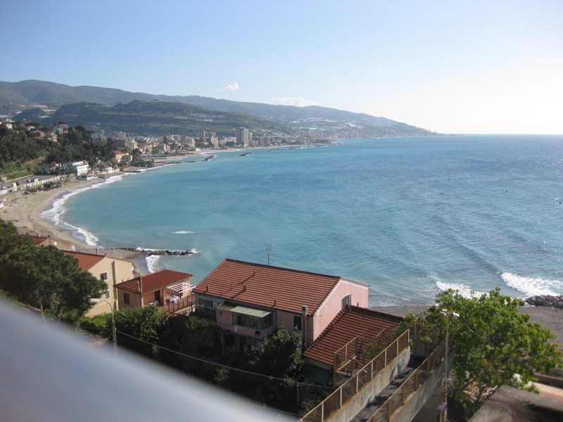 Bilocale in Affitto a Sanremo, zona Bussana Nuova, 1'400€, 50 m², arredato