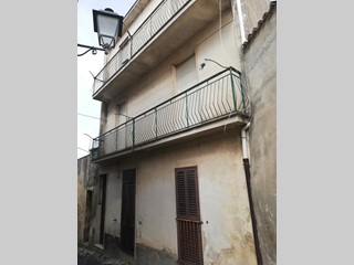 Monolocale in Vendita a Palazzolo Acreide, zona Siracusa, 65 m², arredato