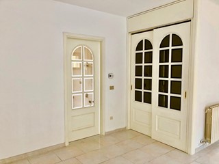 Appartamento in Vendita a Terni, zona Via Sirio, 106'000€, 129 m²