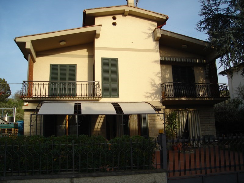 Villa in Vendita a Firenze, 650'000€, 440 m², arredato