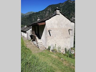 Bilocale in Vendita a Cossogno, zona Cicogna, 75'000€, 45 m², arredato