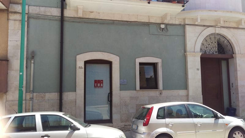 Ufficio in Affitto a Bitetto, 350€, 55 m²