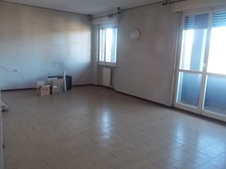 Quadrilocale in Vendita a Gallarate, 75'000€, 140 m²