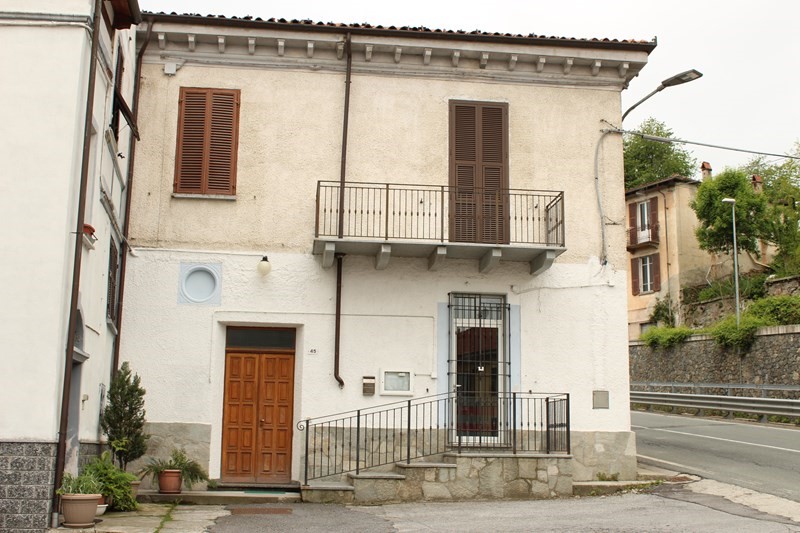 Casa Semi Indipendente in Vendita a Roccavignale, zona Valzemola, 140'000€, 190 m²