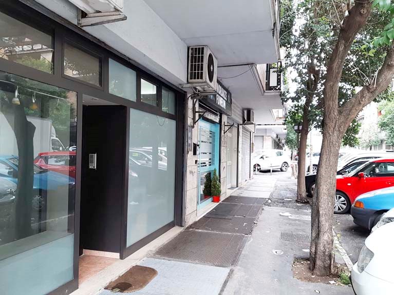 Immobile commerciale in Vendita a Roma, zona TUSCAOLANA, 225'000€, 95 m²