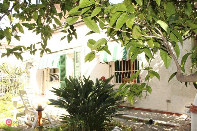 Trilocale in Vendita a Loano, zona zona Poeti, 245'000€, 77 m², arredato