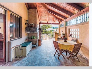 Villa in Vendita a Canelli, zona Residenziale, 590'000&euro;, 400 m², arredato, con Box