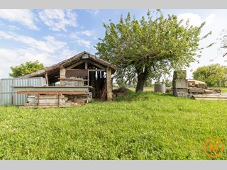 Casale in Vendita a Treviso, zona maser, 265'000€, 350 m²