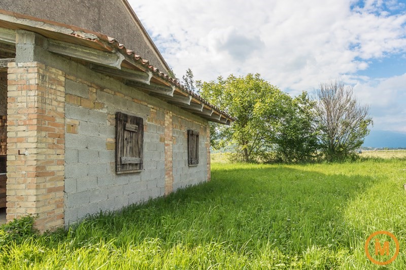 Casale in Vendita a Treviso, zona maser, 265'000€, 350 m²