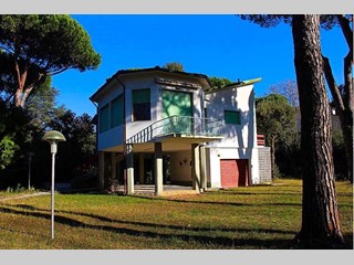 Villa in Vendita a Massa, zona Ronchi/Poveromo, 990'000€, 190 m², con Box
