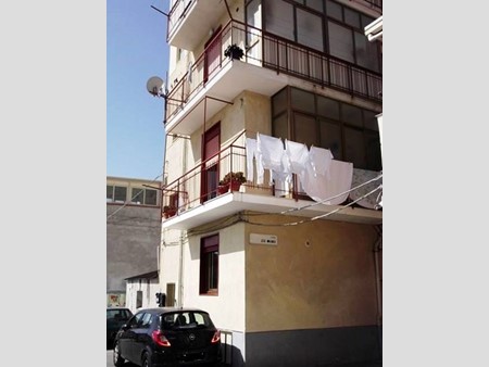 Quadrilocale in Vendita a Palermo, zona Vergine Maria, 80'000€, 90 m²