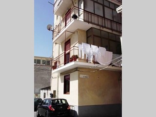 Quadrilocale in Vendita a Palermo, zona Vergine Maria, 80'000€, 90 m²