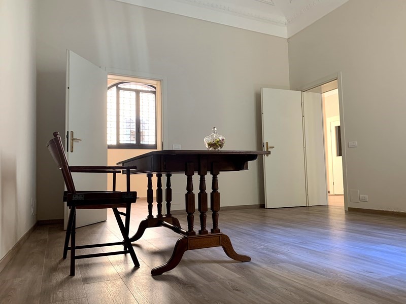 Ufficio in Affitto a Piacenza, zona Centro storico, 650€, 100 m²