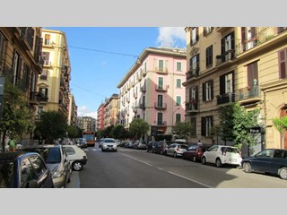 Immobile commerciale in Vendita a Napoli, zona Via Tito da Camaino, 600'000€, 50 m²