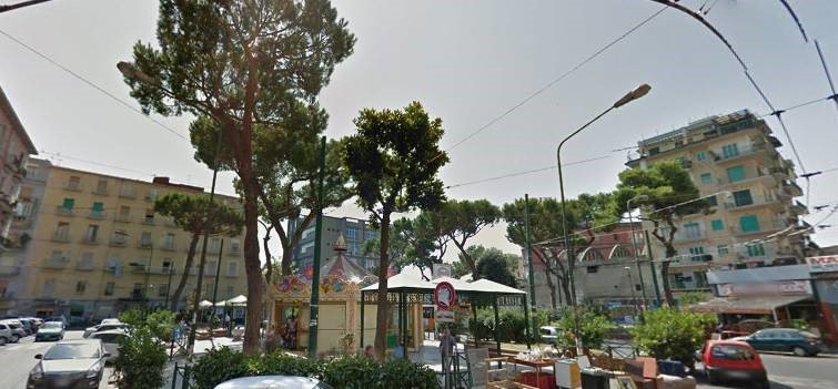 Capannone in Vendita a Napoli, zona via pier delle vigne, 140'000€, 50 m²