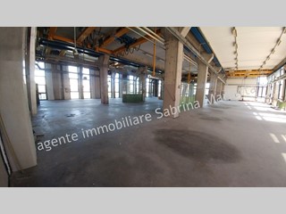 Immobile commerciale in Affitto a Bruino, 6'300€, 3000 m²