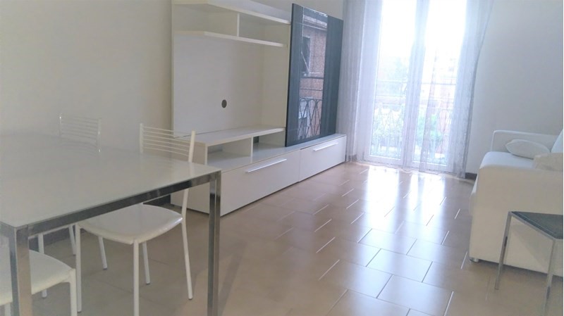 Bilocale in Affitto a Milano, zona BAGGIO, 1'000€, 75 m², arredato