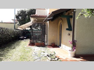 Casa Semi Indipendente in Affitto a Massa, zona Marina di massa, 750€, 80 m², arredato