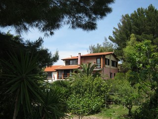 Villa in Vendita a Collinas, zona Collinare, 320€, 250 m², arredato