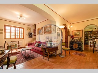 Villa bifamiliare in Vendita a Camaiore, zona Capezzano Pianore, 380'000&euro;, 130 m², con Box