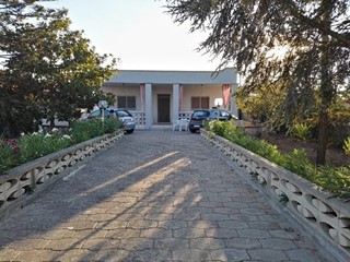 Villa in Vendita a Torricella, zona Trullo di mare, 90'000€, 1000 m², arredato