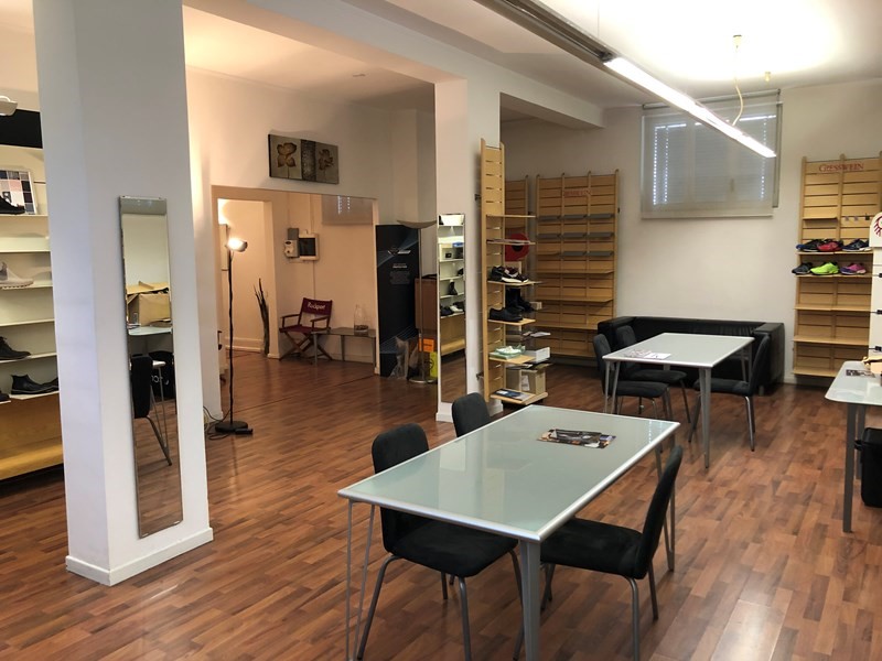 Ufficio in Vendita a Milano, zona Via Palmanova , 139'000€, 110 m²