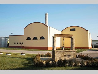 Immobile commerciale in Affitto a Alezio, zona alezio, 1200 m², arredato