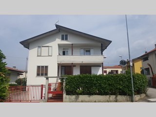 Appartamento in Vendita a Schio, 135'000€, 180 m², con Box
