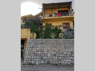 Villa bifamiliare in Vendita a Monreale, zona Monreale, 220'000€, 260 m²