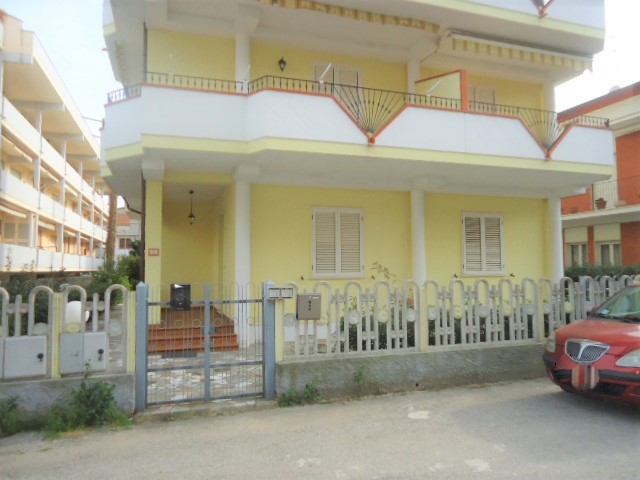 Quadrilocale in Vendita a Alba Adriatica, zona pineta, 200'000€, 100 m², arredato