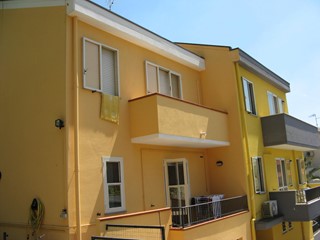 Villetta a schiera in Vendita a Torre de' Passeri, zona Centro, 220'000€, 245 m²