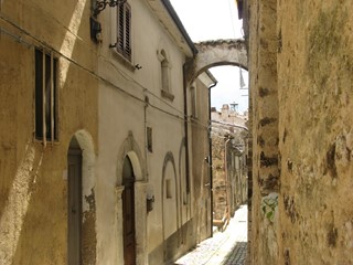 Casa di corte in Vendita a Tocco da Casauria, zona Centro Storico, 64'000€, 90 m²