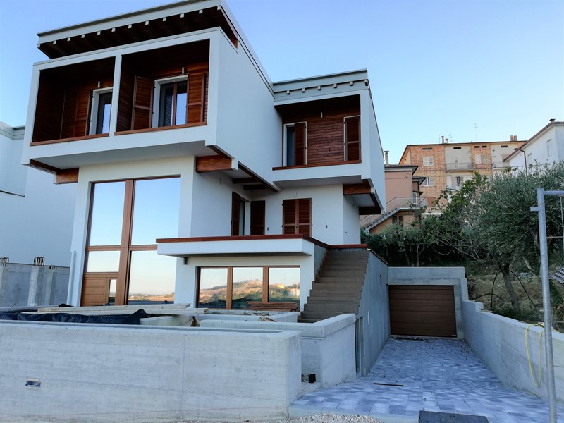 Villetta a schiera in Vendita a Monte San Giusto, zona semicentro, 200 m²