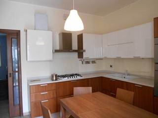 Appartamento in Vendita a Catania, zona via della costituzione 41/A, 158'000&euro;, 120 m²