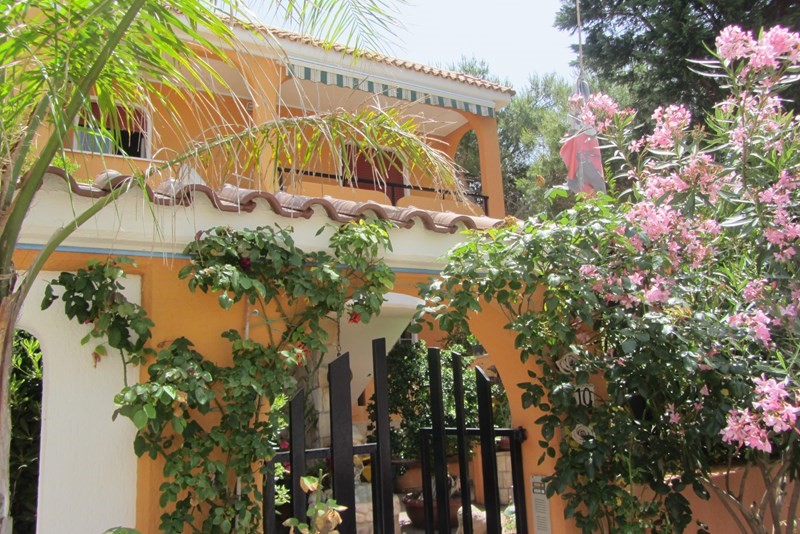 Casa Indipendente in Vendita a Alessano, zona Marina di Novaglie, 490'000€, 200 m², arredato, con Box