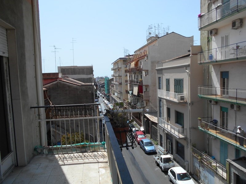 Quadrilocale in Vendita a Catania, zona via donizetti 122, 115'000&euro;, 105 m²