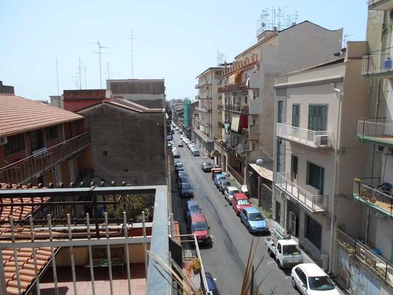 Quadrilocale in Vendita a Catania, zona via donizetti 122, 115'000€, 105 m²