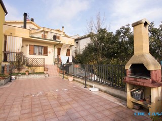 Casa Semi Indipendente in Vendita a Montefiore Conca, 240'000€, 190 m²