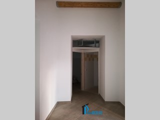 Negozio in Affitto a Terni, 650€, 23 m²
