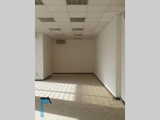 Negozio in Affitto a Terni, 700€, 72 m²