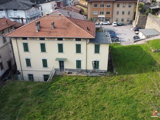 Villa in Vendita a Cedegolo, 800 m²