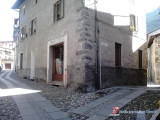 Ufficio in Vendita a Edolo, 50'000€, 45 m²