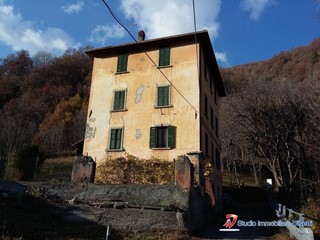 Villa in Vendita a Corteno Golgi, 120'000€, 300 m²