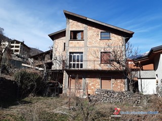 Casa Semi Indipendente in Vendita a Sellero, 78'000€, 320 m²